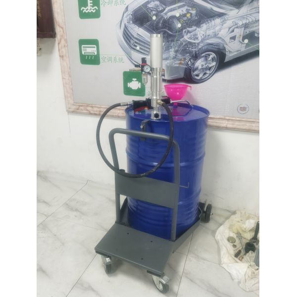 Pneumatic Type Engine Oil Filling Kit with 5:1 Ratio and 6-8L/min Filling Speed for 4S Shops