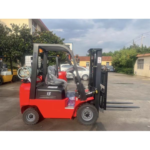 LPG Powered Forklift Truck 2.5 Ton CPCD25 with 4m Mast for Material Handling Use