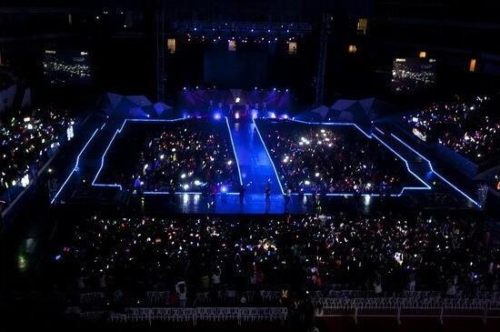 Aluminum Glass Stage Black Can Adjustable 3 level Plywood Stage 1.22 x 1.22 m For Concert,Wedding, Show, Events