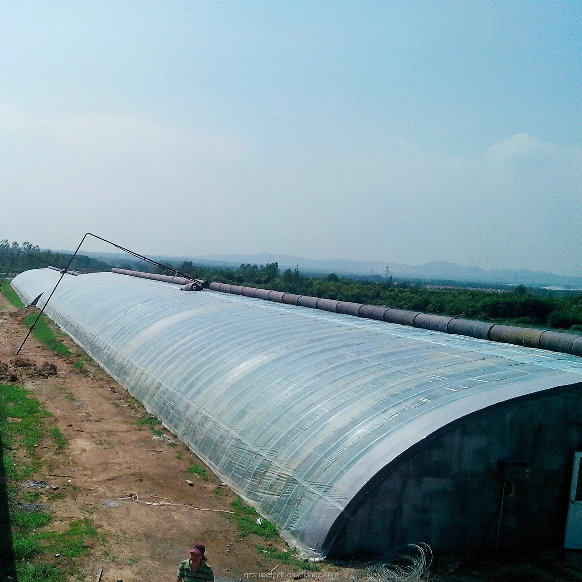 Passive Solar Design Agricultural Greenhouse for Winter Warming and Heat Preservation