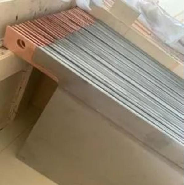 Plaques d'anode et de cathode en cuivre nickel chrome pour électrolyse par voie humide