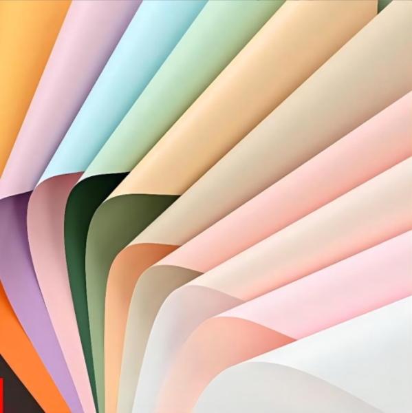 Wholesale flower wrapping paper, gift bouquet packaging materials, two-color waterproof Ouya paper, free shipping, gift flower paper included