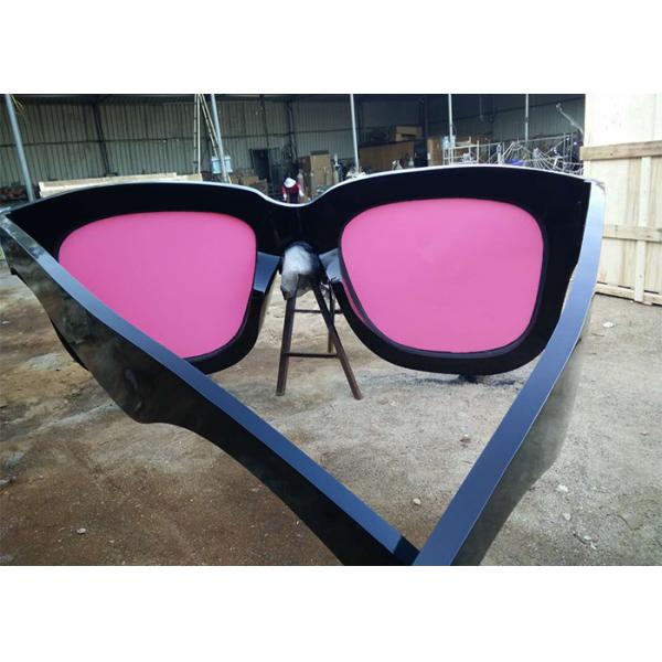 Нержавеющая сталь скульптуры солнечных очков искусства скульптуры металла гигантская с розовыми стеклами