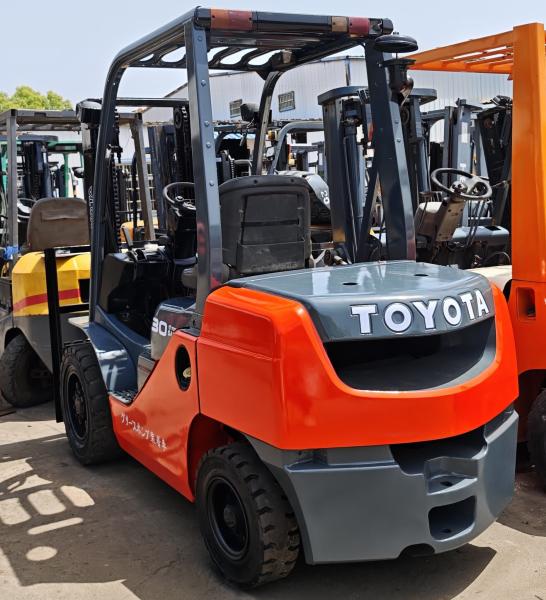 Used Toyota 30 Forklift Three Tons Three Meters Secondhand Diesel Lifting Machine Toyota