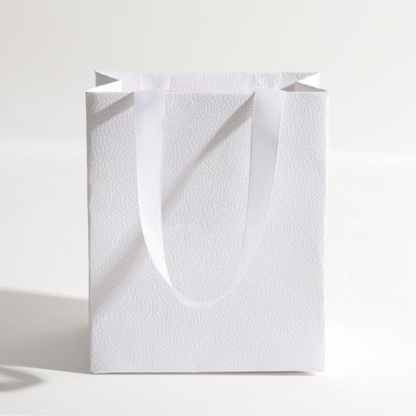 Exquisite Jewelry Packaging Bags Gift Bags High-Quality Paper Bags With Customizable Logos