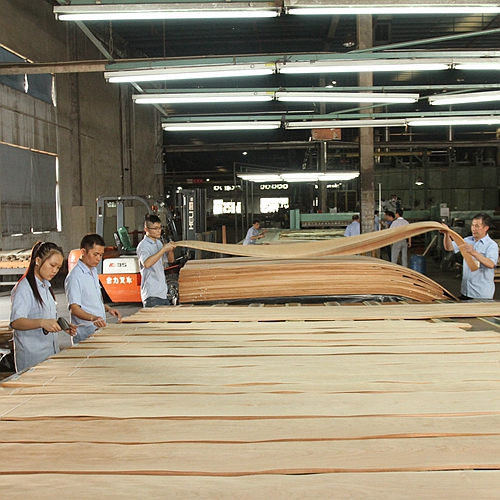 Облицовки узелка белого ясеня FSC зерно картины естественной спиральное ранг на толщина 0.5-0.55mm украшения гостиницы