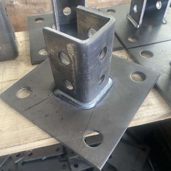 Stainless 304 Steel Post Base Plate Strut Channel Fitting BS ASTM Electrogalvanized