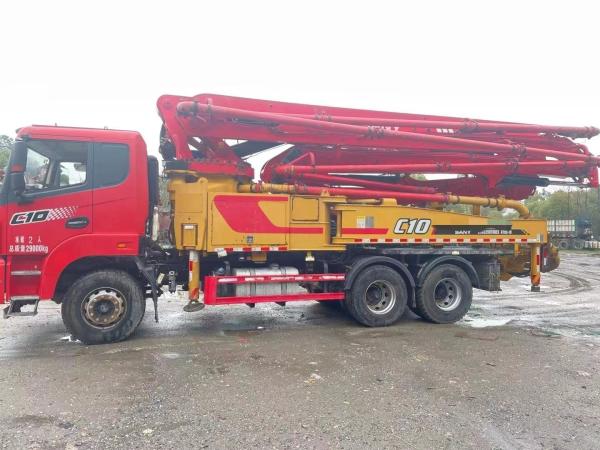 Pompes hydrauliques 47M montées sur un camion pour le mélangeur de béton pour 2021