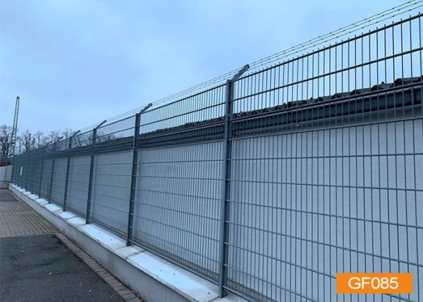 Fermeture en acier tubulaire durable
