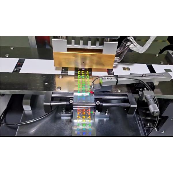 Двухстанционная машина для печатания горячей фольги с антифальшивой голограммой