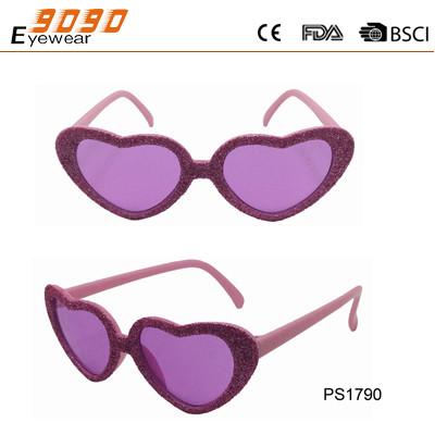 2017 fashion plastic sunglasses with 100% UV protection lens, suitable for women