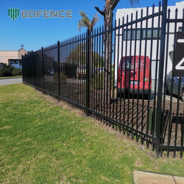 Sleek Tubular Steel Fence Enhances Curb Appeal