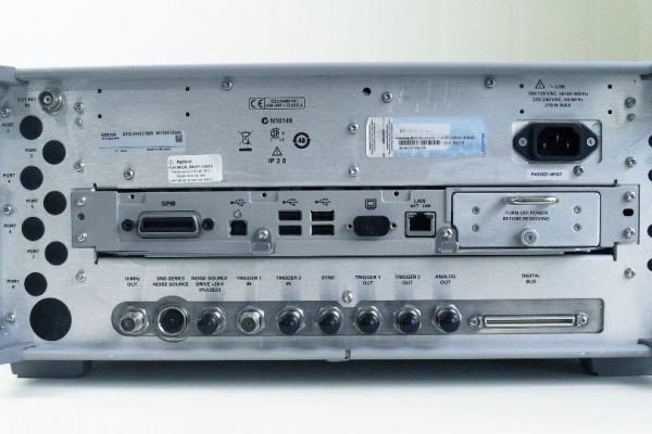 Portable MXA Signal Analyzer with 10 Hz to 26.5 GHz Frequency Range and Real-time Spectrum Analysis