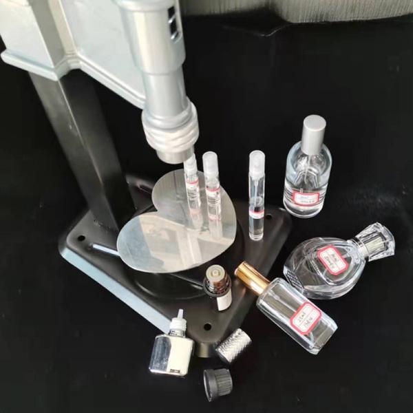 La máquina plástica del lacre de la prensa de planchar de la bayoneta de la capsuladora 13/15 de la botella de perfume perfuma el empaquetado del líquido de la empaquetadora