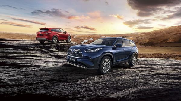 2023 2024 Gasoline Car To-yota Highlander Four-Wheel Drive Seven-Seat Luxury Fuel Cars Engine 141 kw Perfect for Families
