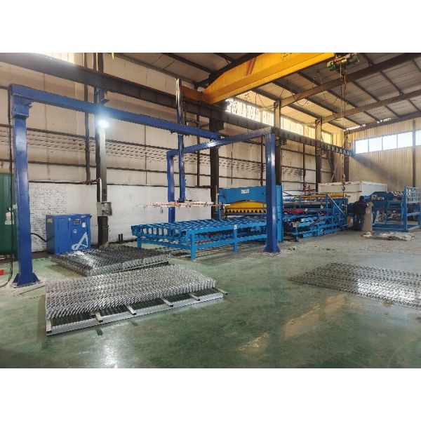 Aperture Size 50x200mm Fence Height 2.5m Fence Mesh Welding Machine