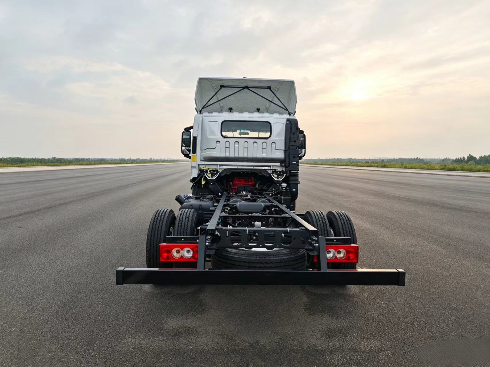 4x2 Light Chassis Cab - 143hp light truck - urban logistics truck - light duty cargo truck