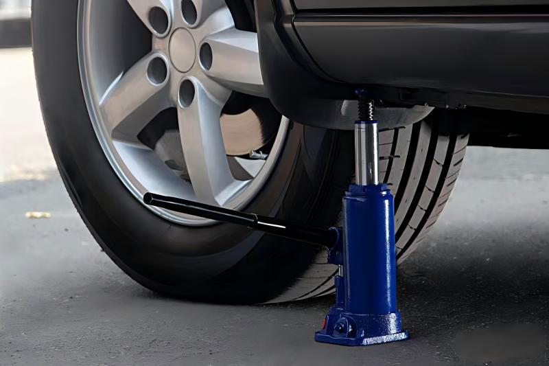 Vertical Hydraulic Bottle Jack Compact 8 Ton Bottle Jack Portable For Car Repairing Car Lifting