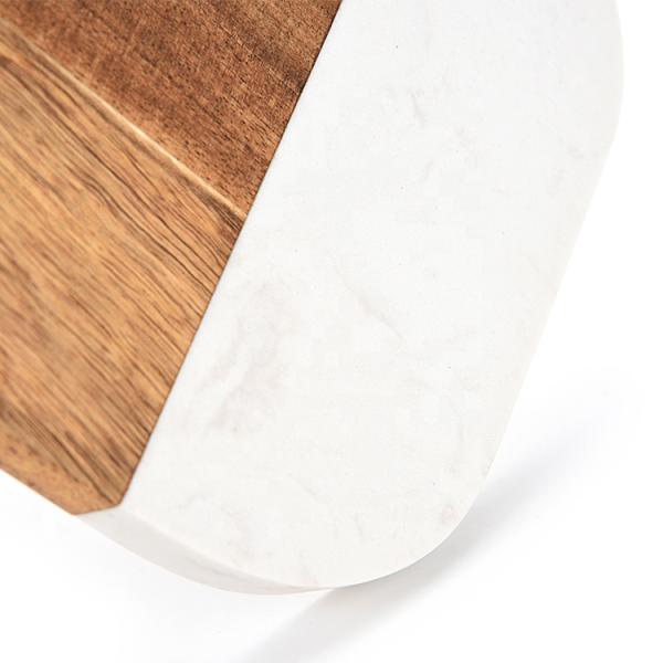 Естественный мрамор в реальном маштабе времени доски сыра шифера края и деревянная кухня затвора