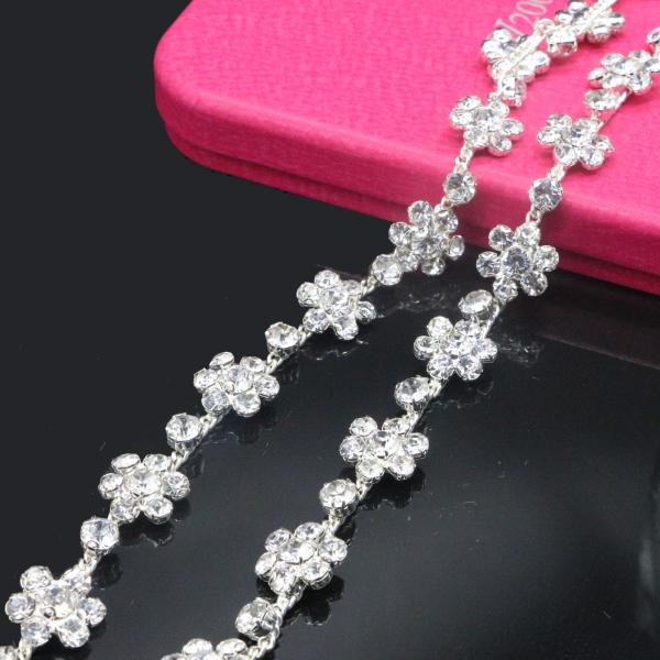 Silver Copper Plated Diamond Rhinestone Necklace Welded Flower Shape