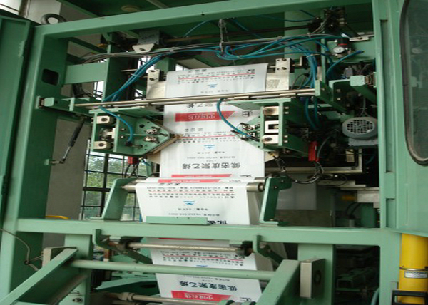 Full Automatic FFS Packaging Machine For Small Plastic Pellet / PVC Powder Packing