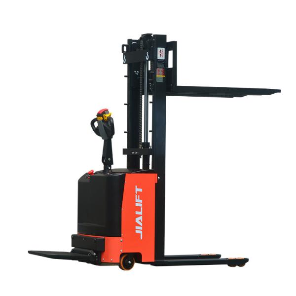 Электрический наборщик (в положении стоя) CL1526 Номинальная тяговая масса 1500 кг Высота подъема 2600 мм Электрический наборщик