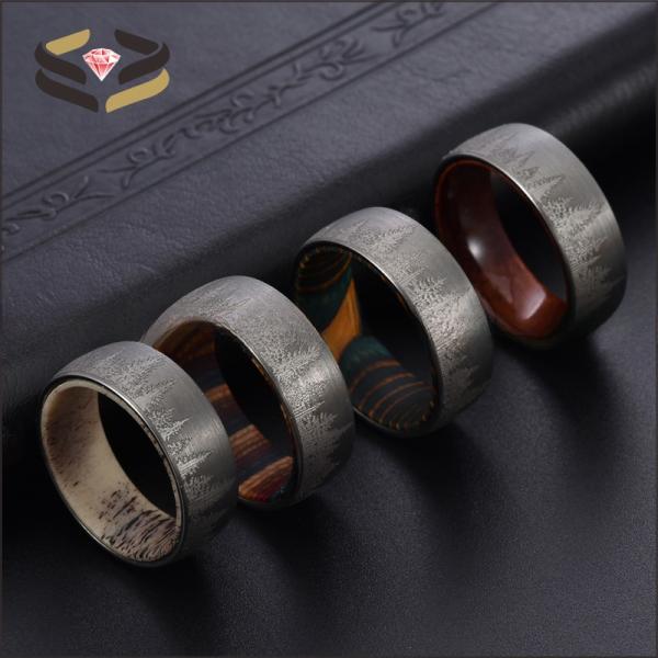 Anillo de boda de tungsteno para hombre Black Forest Mountain, forma de diamante, 8 mm, con forro de madera de barril de whisky