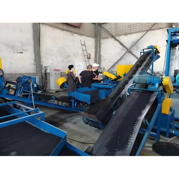 Machine de production de poudre de caoutchouc pour usine de recyclage de concasseur de pneus entiers