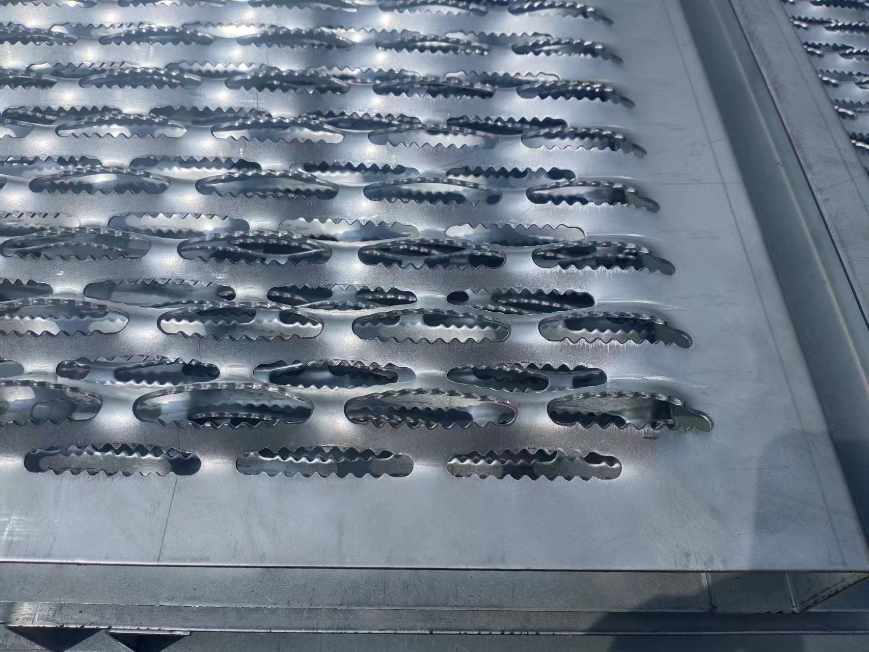 Anti Slide Stainless Steel Safety Grating with Grip Strut