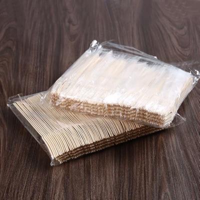 Unbleached reciclados tomam parte num piquenique cutelaria de madeira descartável ajustaram o bagaço biodegradável