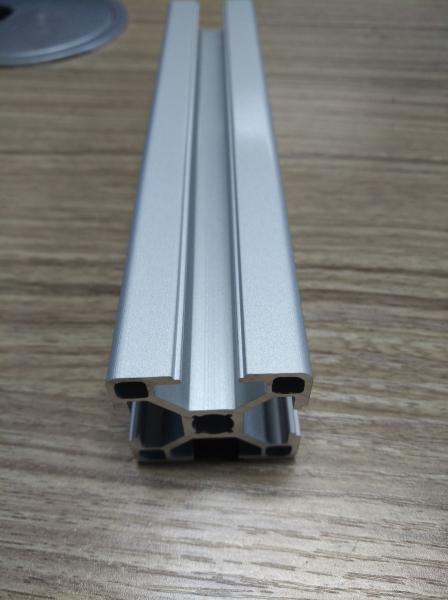 A liga 6063 industrial expulsou perfis do alumínio o entalhe L entalhe de T que com anodiza a oxidação