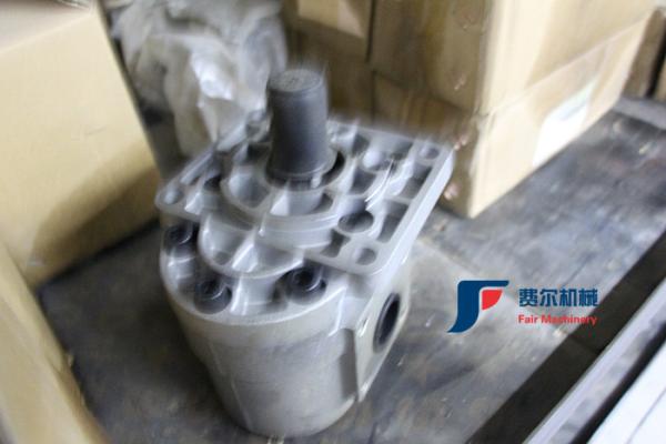 Custom Yutong Spare Parts 931 955 952 953 956 968 Wheel Loader Parts Walking Pump