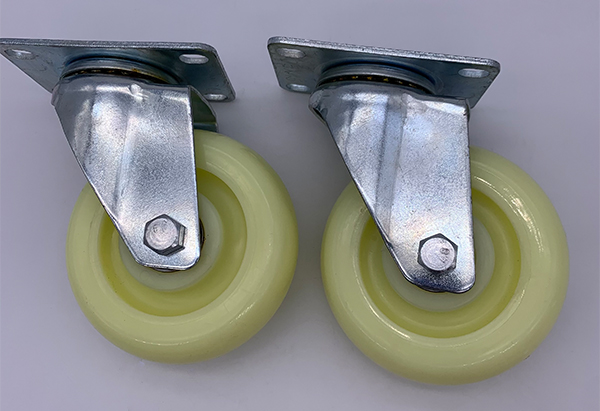 Белая емкость большой нагрузки колес нейлона шарнирного соединения 4 дюйма