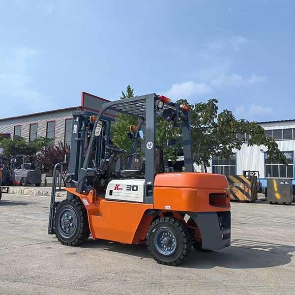 Cummins QSF2.8T Diesel Powered Forklift EPA Standard 3ton Forklift Triplex Mast