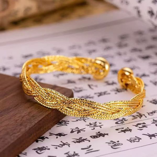 Casual 10Grams 18K Gold au750 Bracelet Timeless Piece Featuring Sleek Finish and Versatile Style for Multiple Occasions