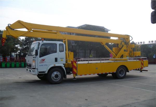 O caminhão de elevador da plataforma de SINOTRUK HOWO 120kw/Hp, o caminhão de elevador telescópico 6 RODA