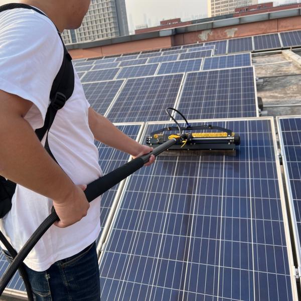 7.5m Telescópica Pólus Bateria-Alimentado escova de rolos para limpeza e painéis fotovoltaicos