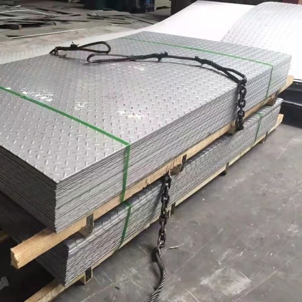 304 316 Stainless Steel Checkered Plate Embossed Stainless Steel Sheet 4X8 4X10 FT for Anti-Slip Applications