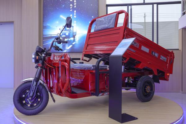 Direct Manufacturer 1.6m Large Capacity Open Body DumpDesign for All Terrains 3 Wheel Cargo 