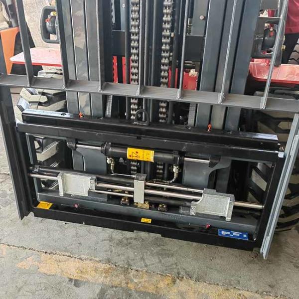 Yellow Balance Counterbalance Hydraulic Diesel Powered Forklift 3.5T With Heater