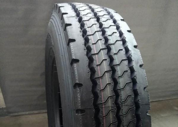 Three Rib Grooves Highway Truck Tires Widen Tread Excellent Wear Resistance