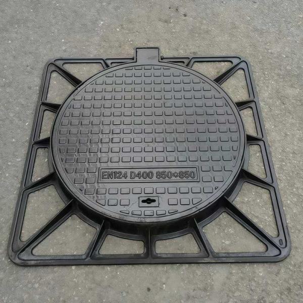 EN124 Standard Ductile Iron Mahole Cover And Frame 850*850 Mm In Stock