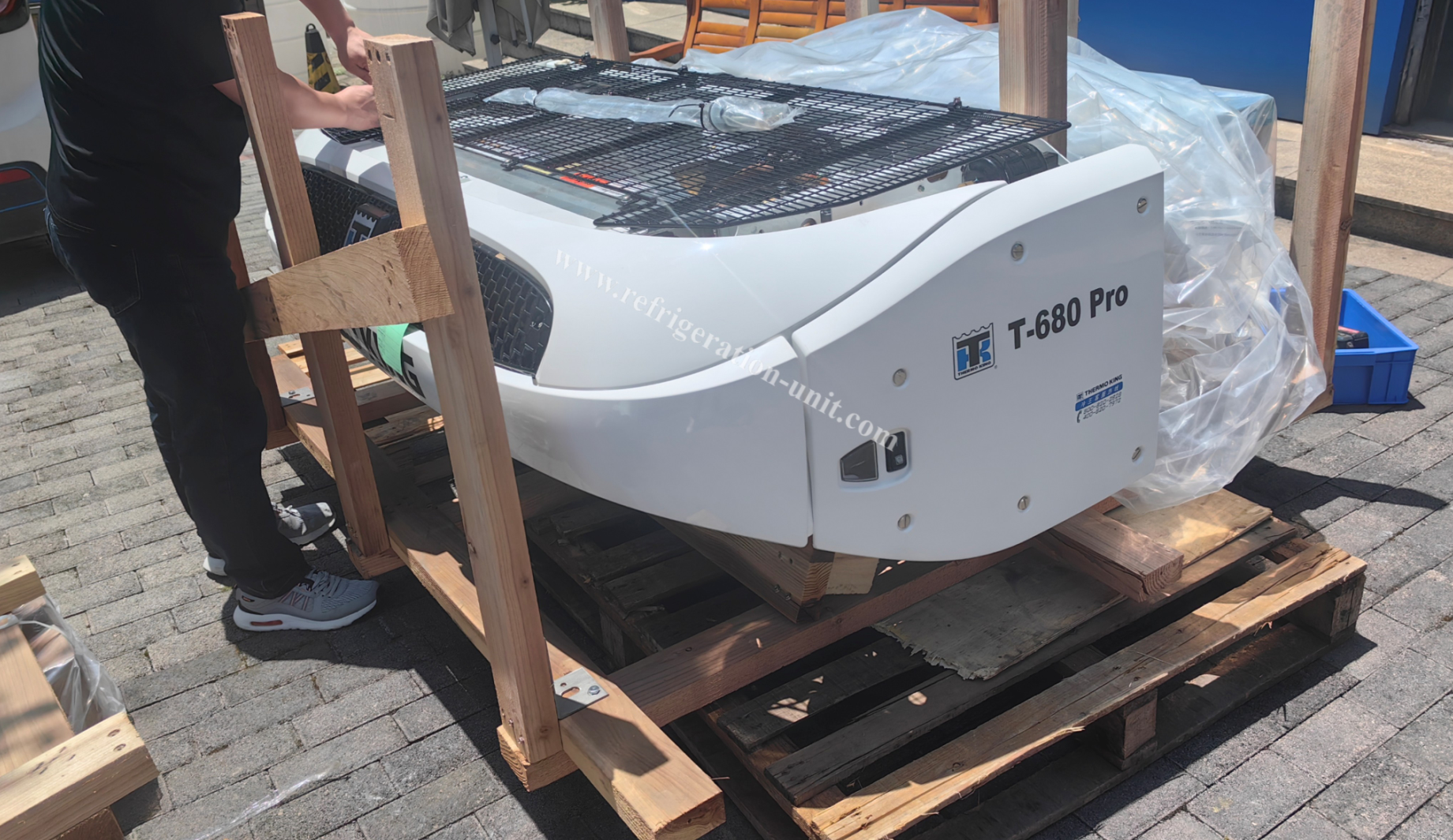Thermo King T-80 Pro Series Refrigeration Unit with GreenTech Low-Emissions Engines and TSR Controller