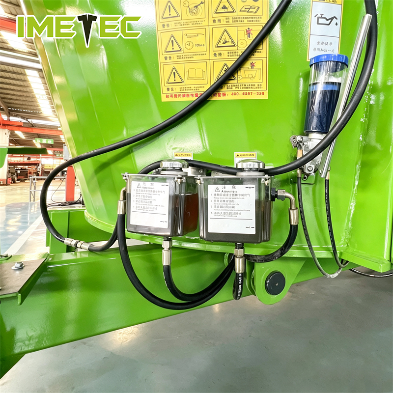 Static Vertical Dairy Feed Tmr Wagon Mixer Machine Wear Resistance