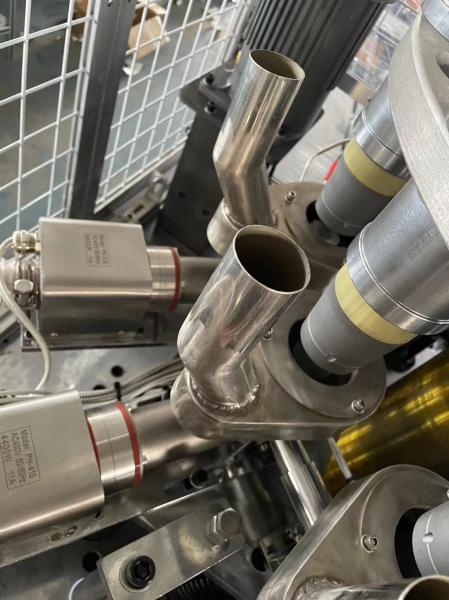 Máquina de corte de papel industrial de 2100 kg para a mais recente máquina de produção de copos e placas de papel de 90-100pcs/min no Paquistão