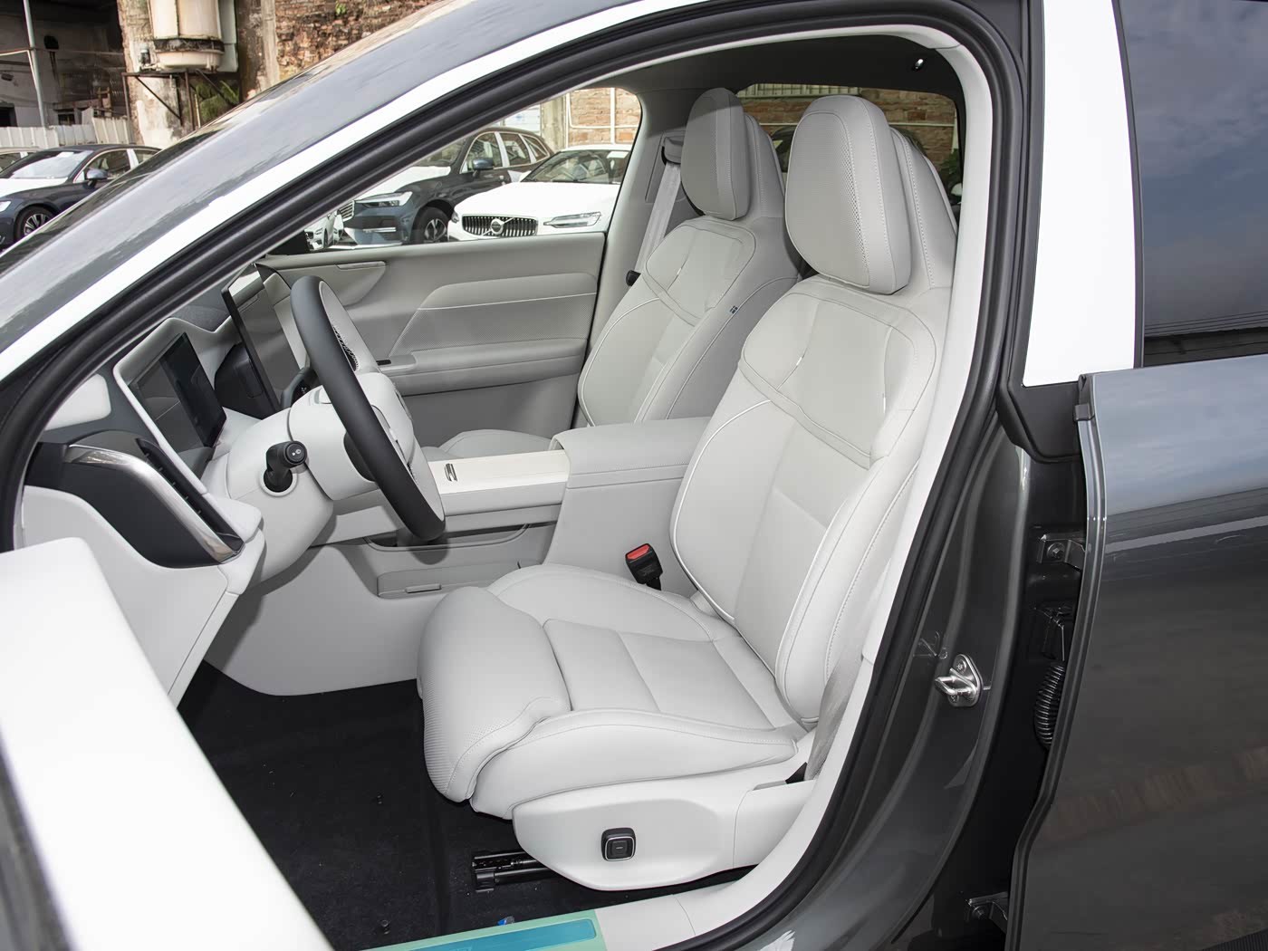 2026 Scandinavian Cross Country XC70 4WD Plug-in Hybrid PLUS Edition SUV