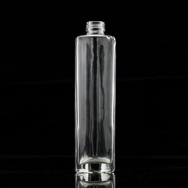 750ml Heavy-based Clear Glass Alcohol Bottle with Golden Metal Cap in Bulk