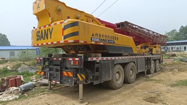 Crane mobile de 50 tonnes utilisée, fabriquée en 2019 et en excellent état.