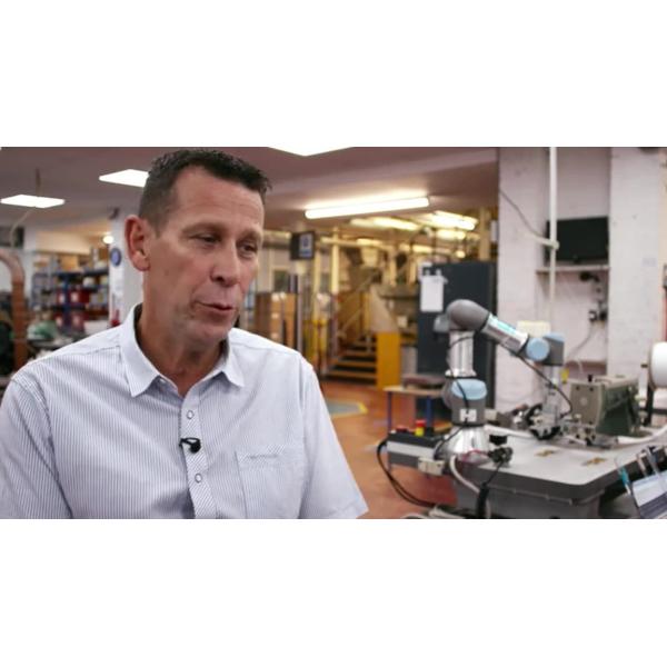 Cobot UR3 Universal Robot For Robot Arm 6 Axis Assembly Machine Engine Assembly With Robotic Gripper