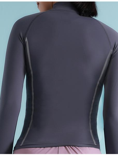 Das mulheres camisetas de corrida da luva por muito tempo